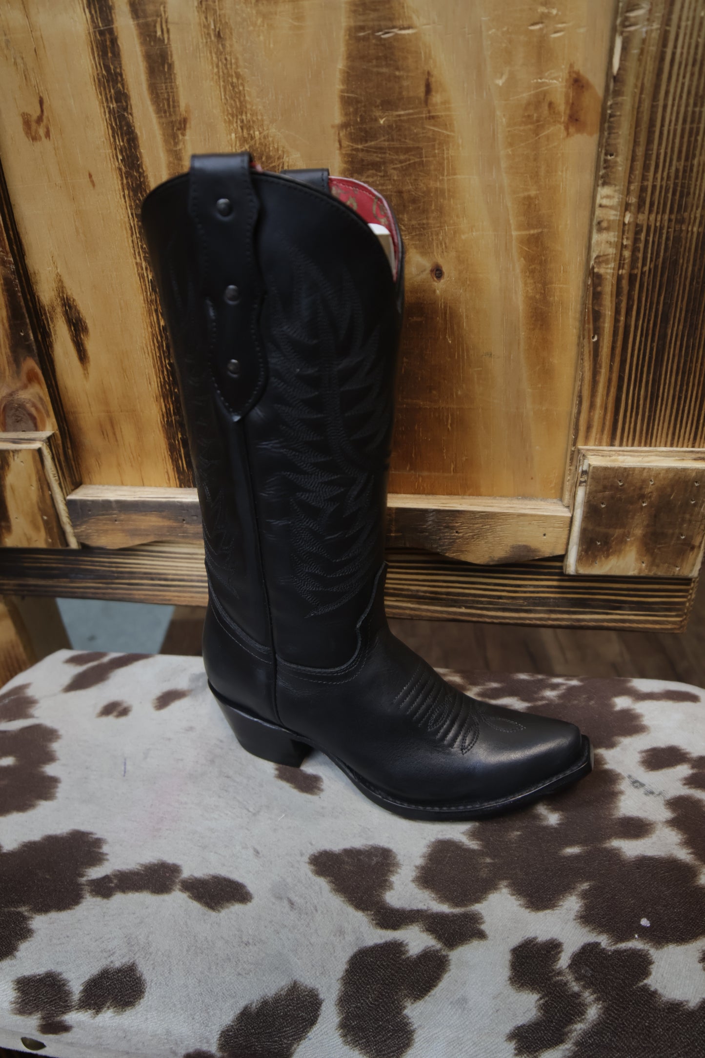 Cowgirl boots Black color