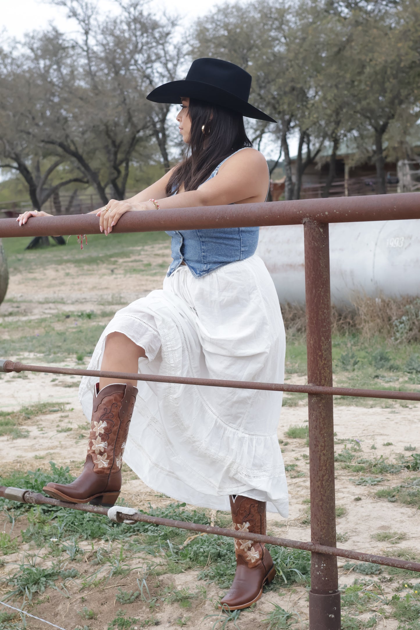 Flowers Square Cowgirl Boots Brown color